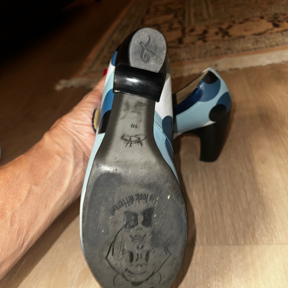 John Fluevog Arbus Views - bubbles Blue sky - Picture 5 of 7